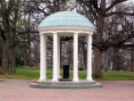 Old Well, situado en la Universidad de Carolina del Norte (Chapel Hill)