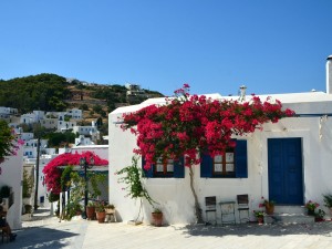 Postal: Lefkes, un pueblo en la isla de Paros, Grecia