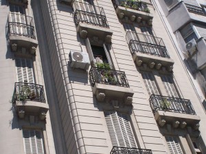 Postal: Balcones de un edificio de Buenos Aires