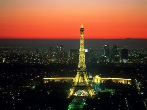 Postal: La Torre Eiffel de noche