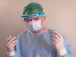 Cirujano listo para entrar en quirófano
