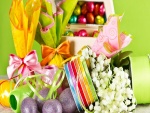 Huevos de Pascua con cintas y flores