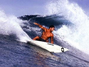 Postal: Surfeando las olas