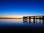 El horizonte en Maraetai (Auckland, Nueva Zelanda) antes de la salida del sol