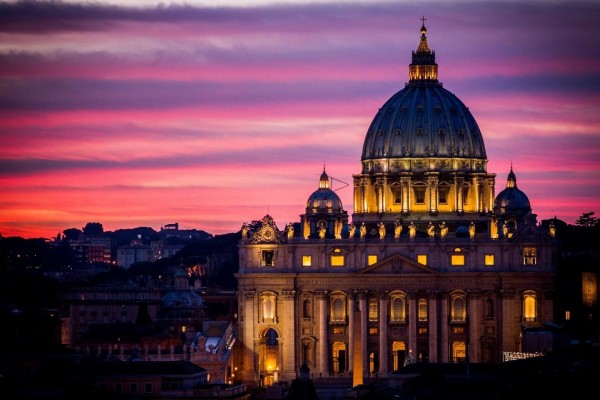 Basílica de San Pedro en la ciudad del Vaticano (Roma, Italia)