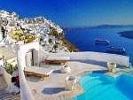 Una piscina de ensueño en la isla de Santorini (Grecia)