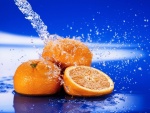 Naranjas y un chorro de agua