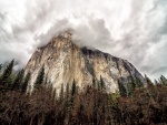 El Capitán, una formación rocosa vertical en el Parque Nacional de Yosemite, California