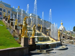 Palacio de Peterhof y la Gran Cascada (San Petersburgo, Rusia)