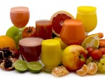 Variedad de frutas y zumos