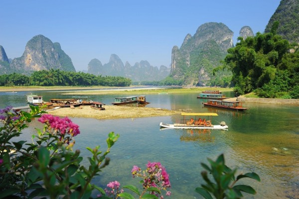 Barcazas en la localidad china de Yangshuo