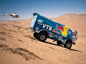 Postal: Camión Kamaz por las dunas del Rally Dakar