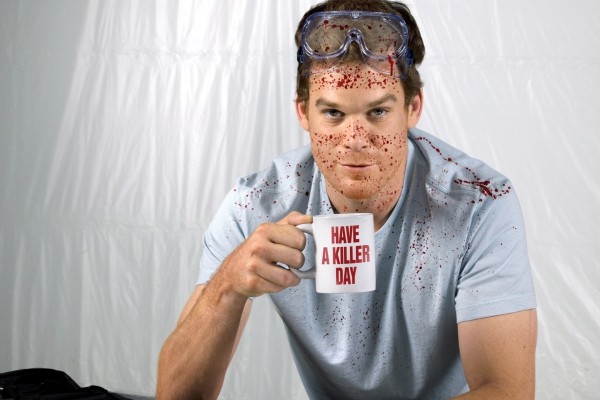 Dexter, un especialista forense en el análisis de salpicaduras de sangre