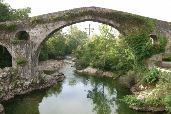 Puente romano de Cangas de Onís, Asturias, España