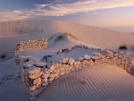 Ruinas de una casa de piedra en el desierto