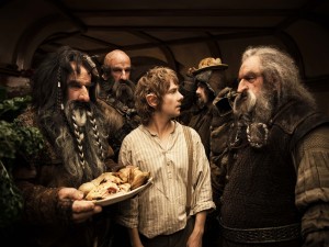 Invasión y comilona de los Enanos en casa de Bilbo