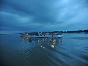 Crucero nocturno por el río Danubio