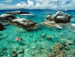 Buceando con esnórquel en los Baños, Islas Vírgenes Británicas