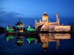 Anochecer sobre la Mezquita Sultán Omar Ali Saifuddin, Brunéi