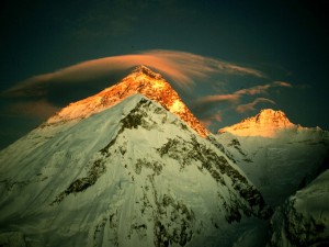 Reflejo del sol en la cumbre del Everest