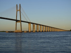 Postal: El puente Rosario-Victoria que cruza el río de Rosario (Santa Fe) a Victoria, en Argentina