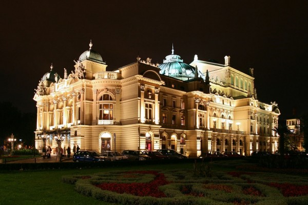 Teatro Juliusz Slowacki en Cracovia (Polonia) por la noche