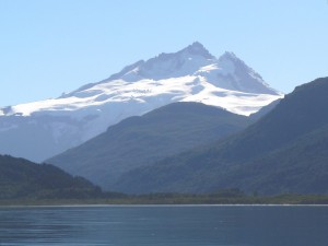 Cerro Tronador desde el lago Mascardi (Argentina)
