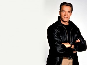 Un elegante Arnold Schwarzenegger