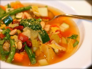 Sopa minestrone (plato típico italiano)