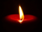 Una vela encendida
