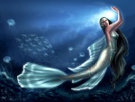 Sirena bailando entre peces