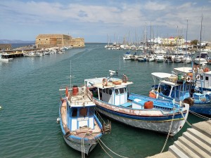 Postal: Barcos de pesca en la costa norte de Creta (Grecia)