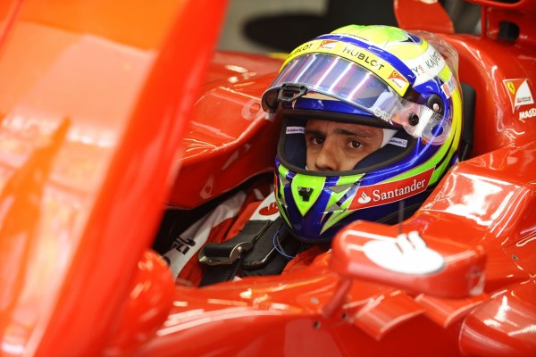 El piloto brasileño Felipe Massa en su monoplaza Ferrari
