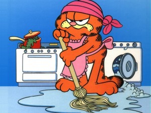 Postal: Garfield haciendo las labores de casa