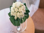 Ramo de novia compuesto de rosas blancas