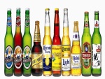 Botellas de cerveza de diferentes marcas