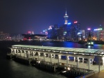 Vista nocturna del puerto de Hong Kong