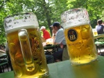 Cervezas en el Jardín de la Cerveza (Munich, Alemania)