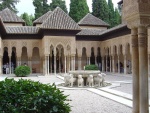 Patio de los Leones, en la Alhambra de Granada (España)