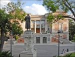 Monumento a Goya frente a la fachada norte del Museo del Prado (Madrid, España)
