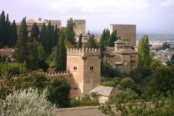 La Alhambra vista desde los Jardines del Generalife (Granada, España)