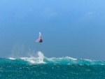 Gran salto de windsurf