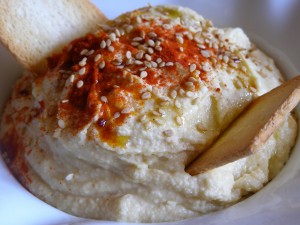 Hummus con semillas de sésamo y pimentón