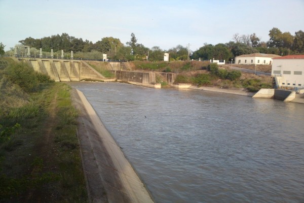 "Canal de los Presos" en el Embalse de Peñaflor (Sevilla, España)