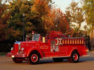Postal: Antiguo camión de bomberos
