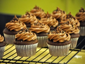 Postal: Cupcakes de chocolate y caramelo