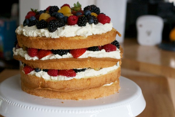 Layer cake de nata con frutos rojos