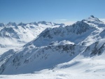 Pico nevado en Suiza