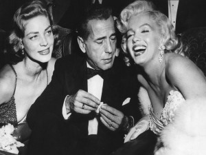 Humphrey Bogart junto a Marilyn Monroe y Lauren Bacall