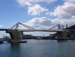 Puente "Porta Europa" en el puerto de Barcelona
